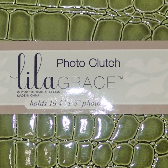 Lila Grace Photo Clutch Wallet NEW Green Holds 16 4 x 6" in Pictures - Picture 2 of 6